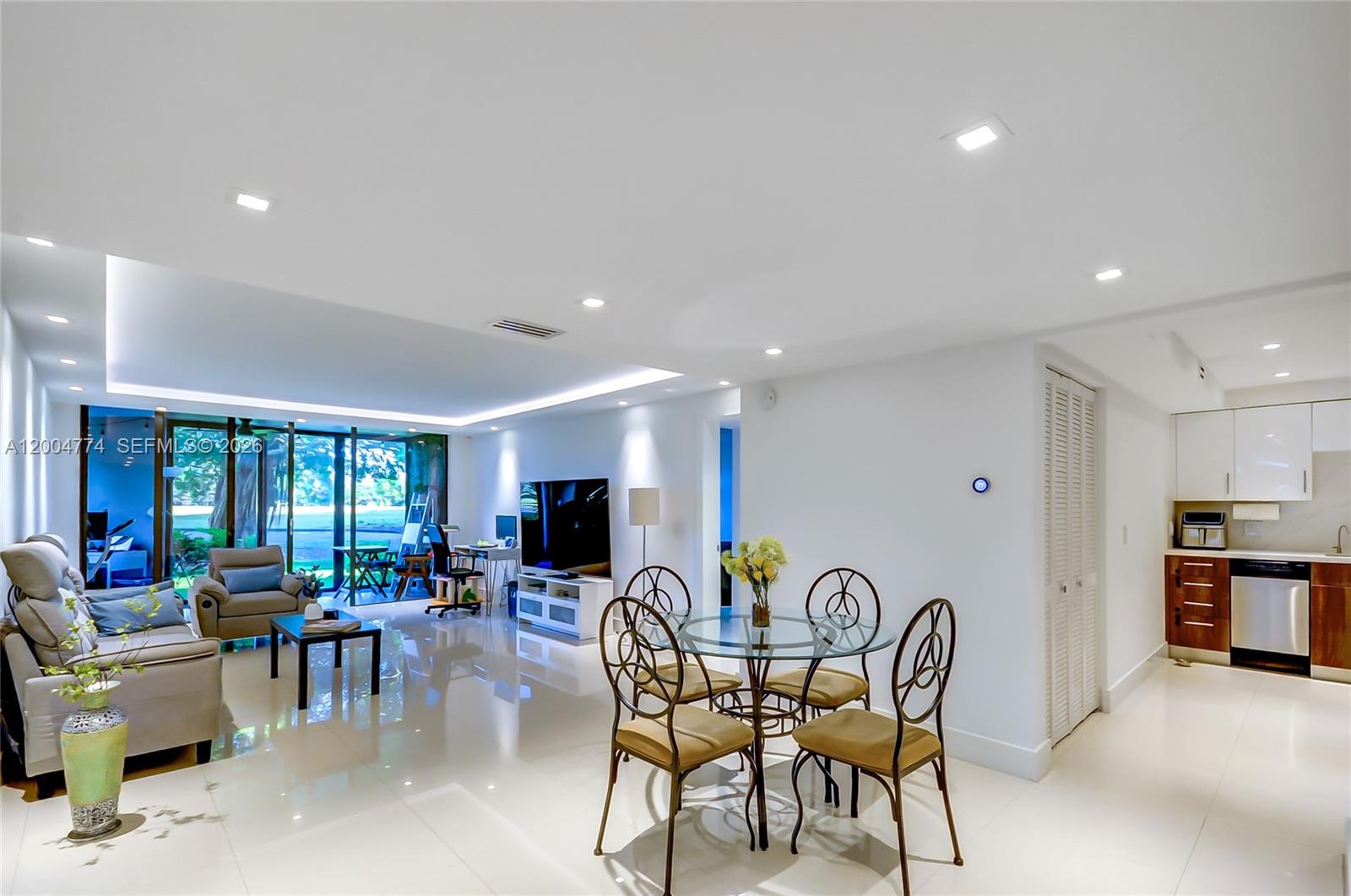 BLDG 5 OF COUNTRY CLUB AP - Residential