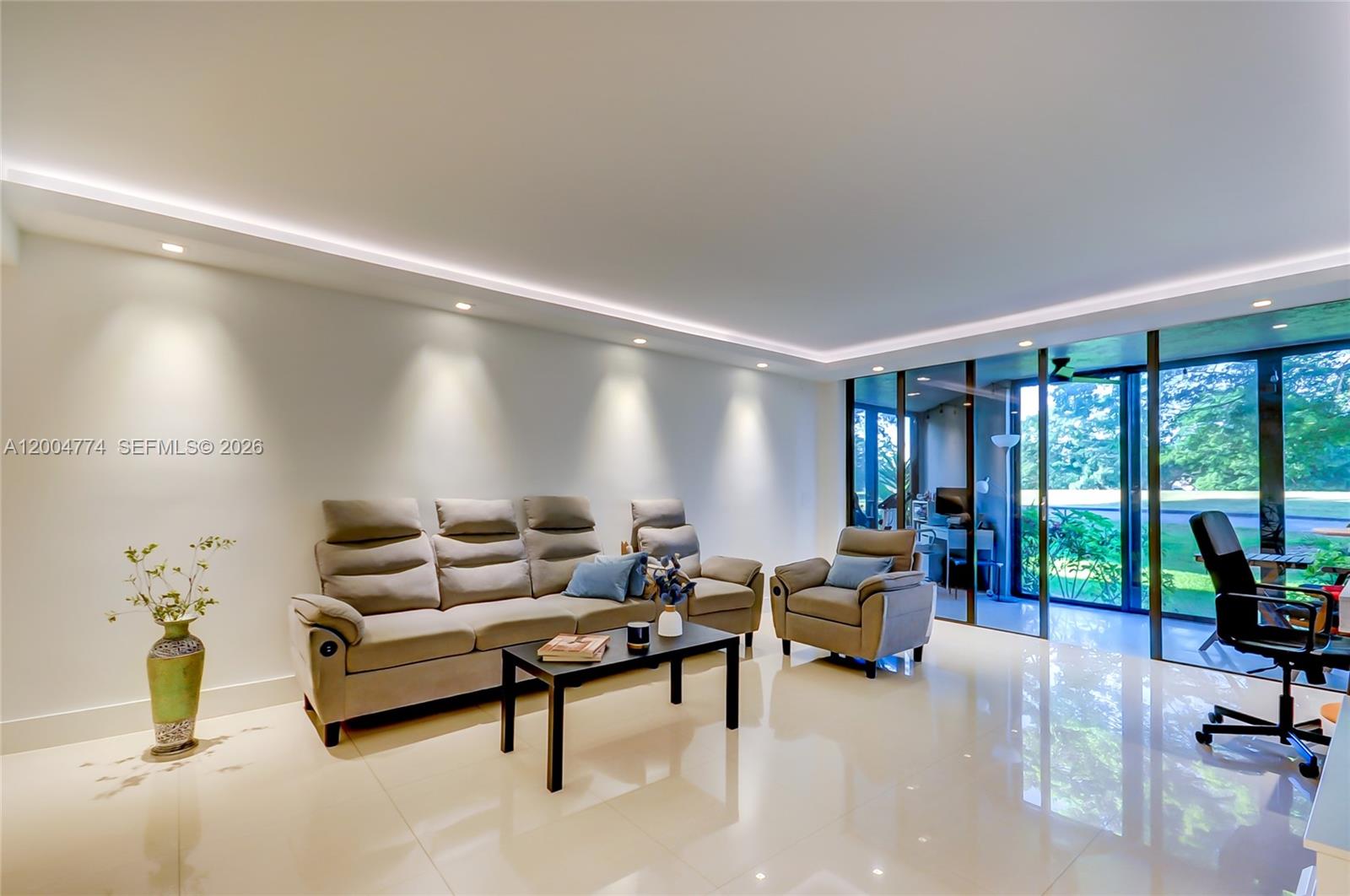 BLDG 5 OF COUNTRY CLUB AP - Residential