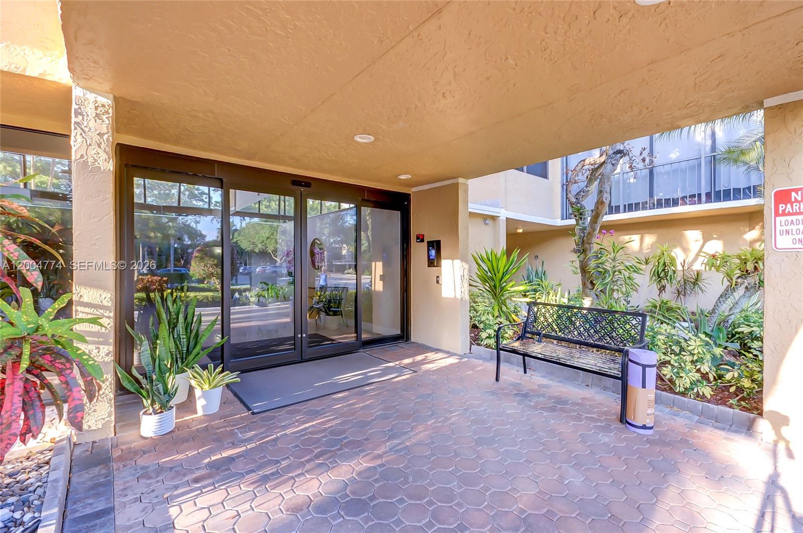 BLDG 5 OF COUNTRY CLUB AP - Residential