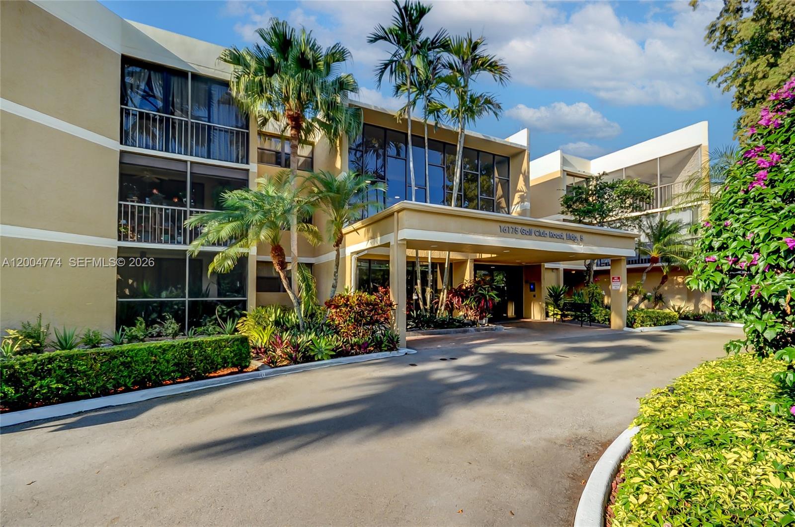 BLDG 5 OF COUNTRY CLUB AP - Residential