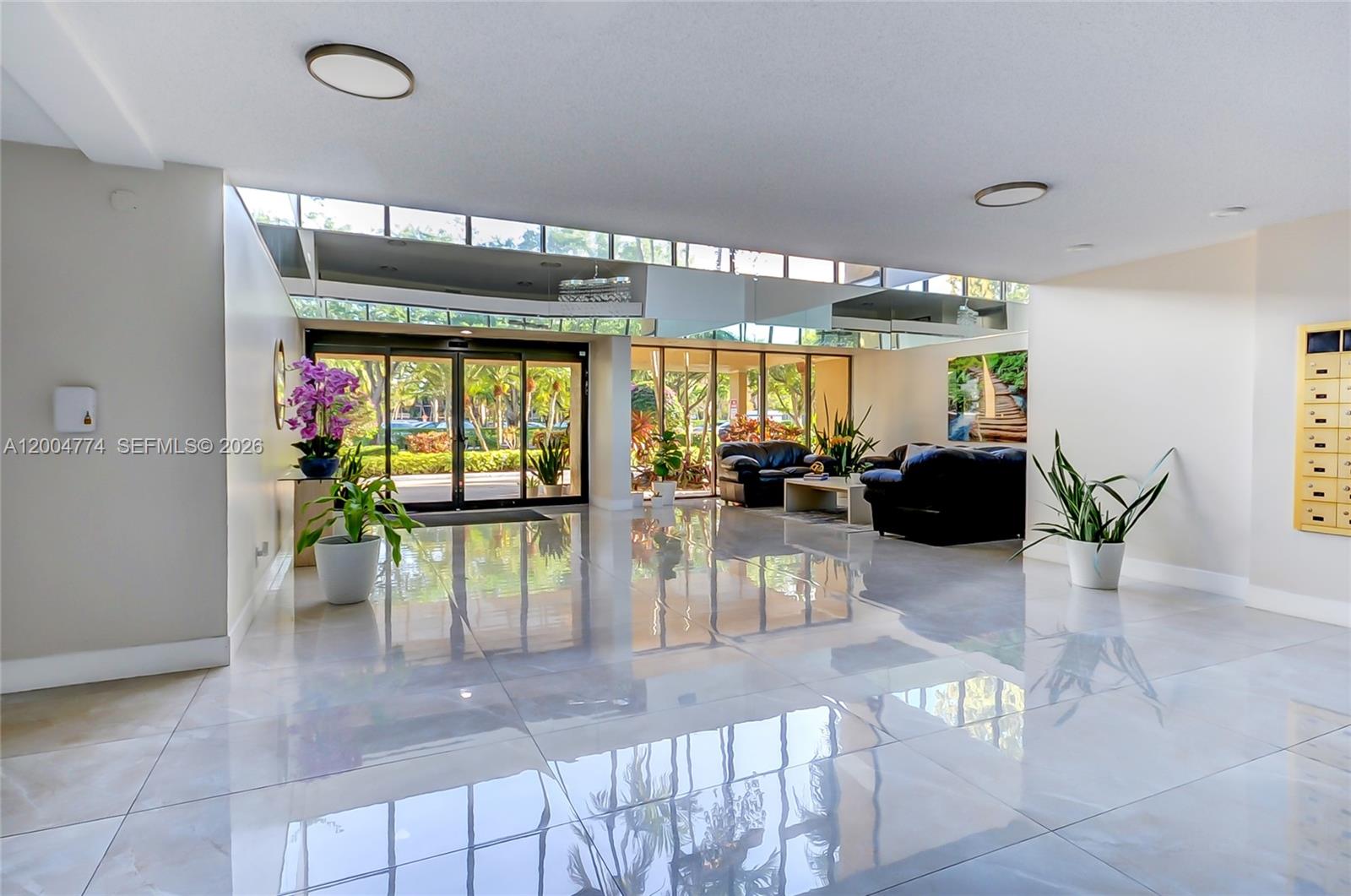 BLDG 5 OF COUNTRY CLUB AP - Residential