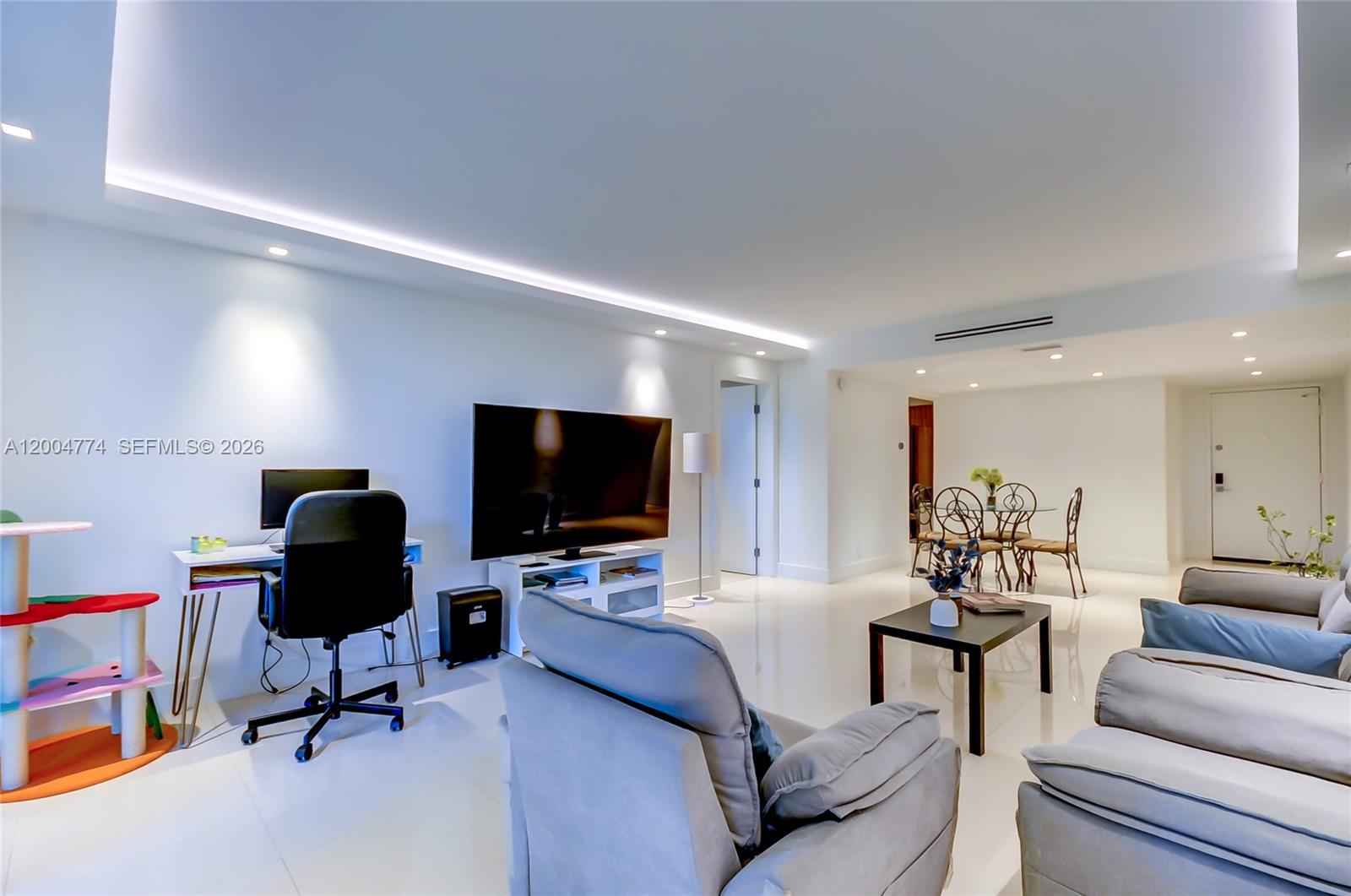 BLDG 5 OF COUNTRY CLUB AP - Residential