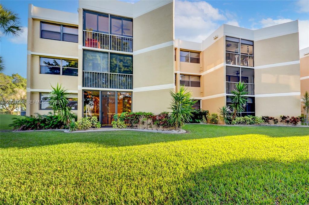 Photo of Weston, FL 33326 (MLS # A12004774)