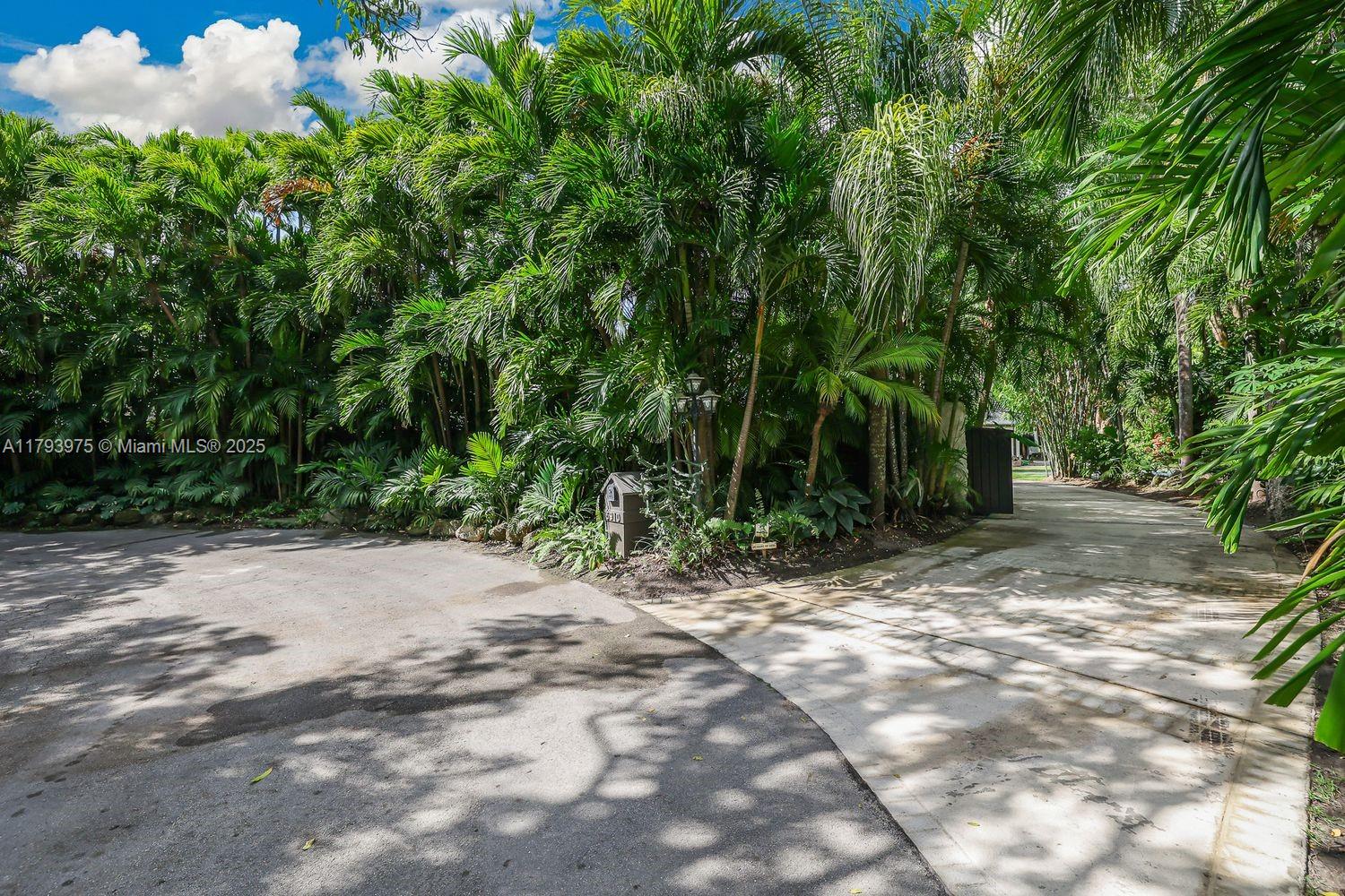 PARADISE GROVE - Residential