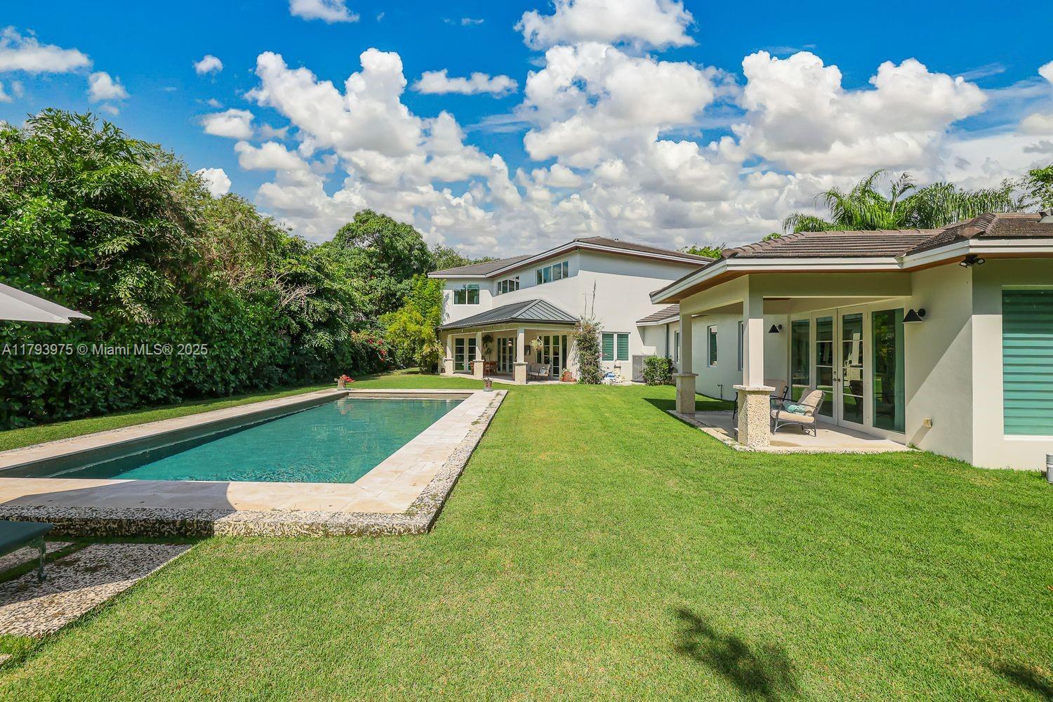 PARADISE GROVE - Residential
