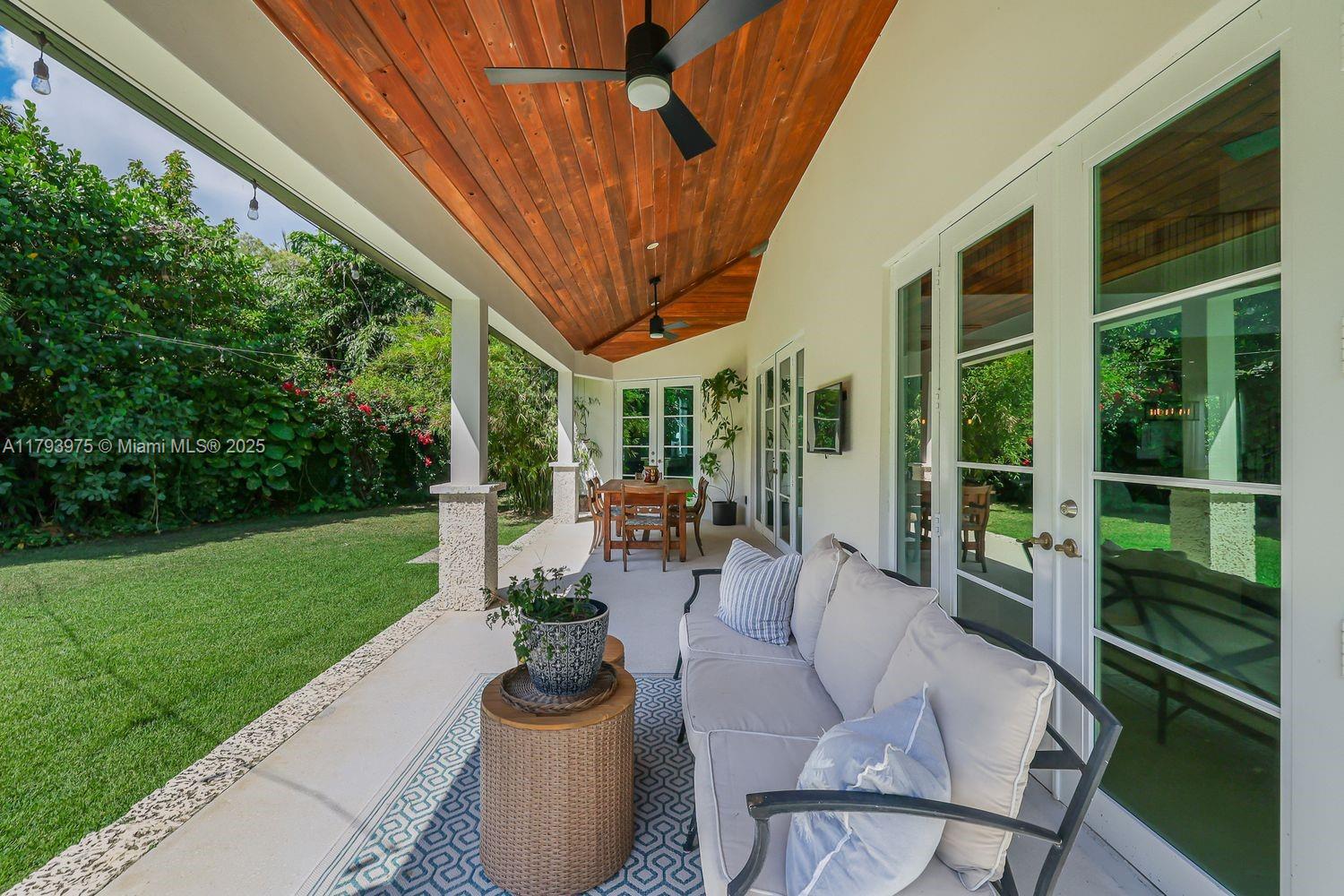PARADISE GROVE - Residential