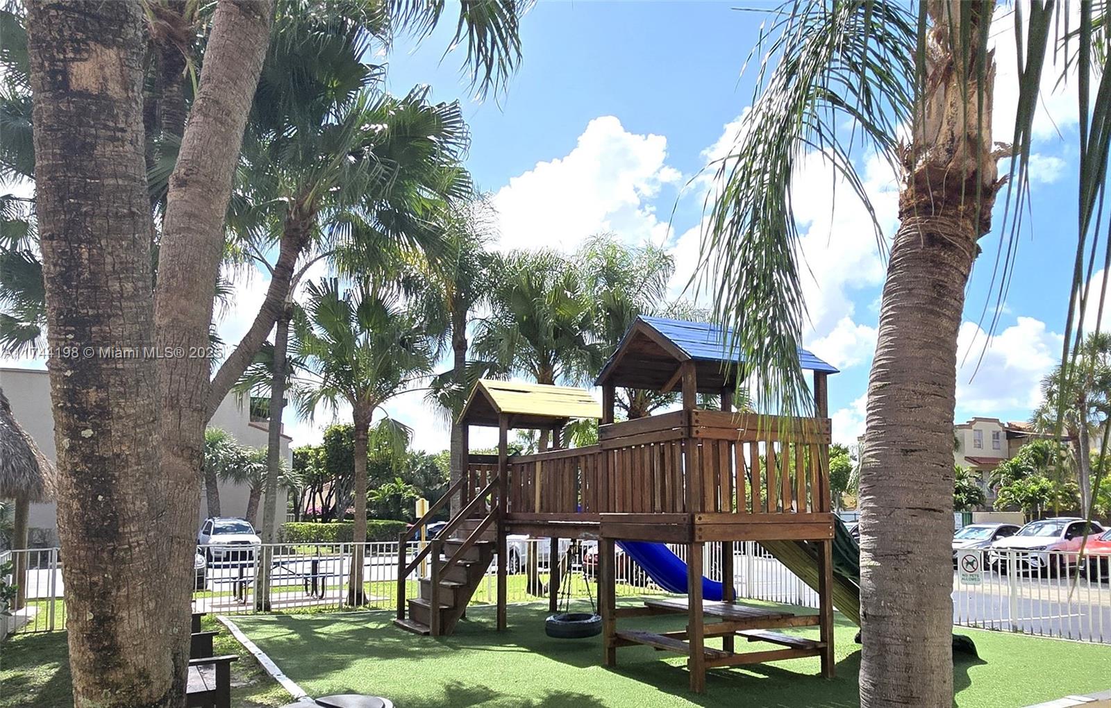 CORAL POINTE TOWNHOMES CO - Residential Lease