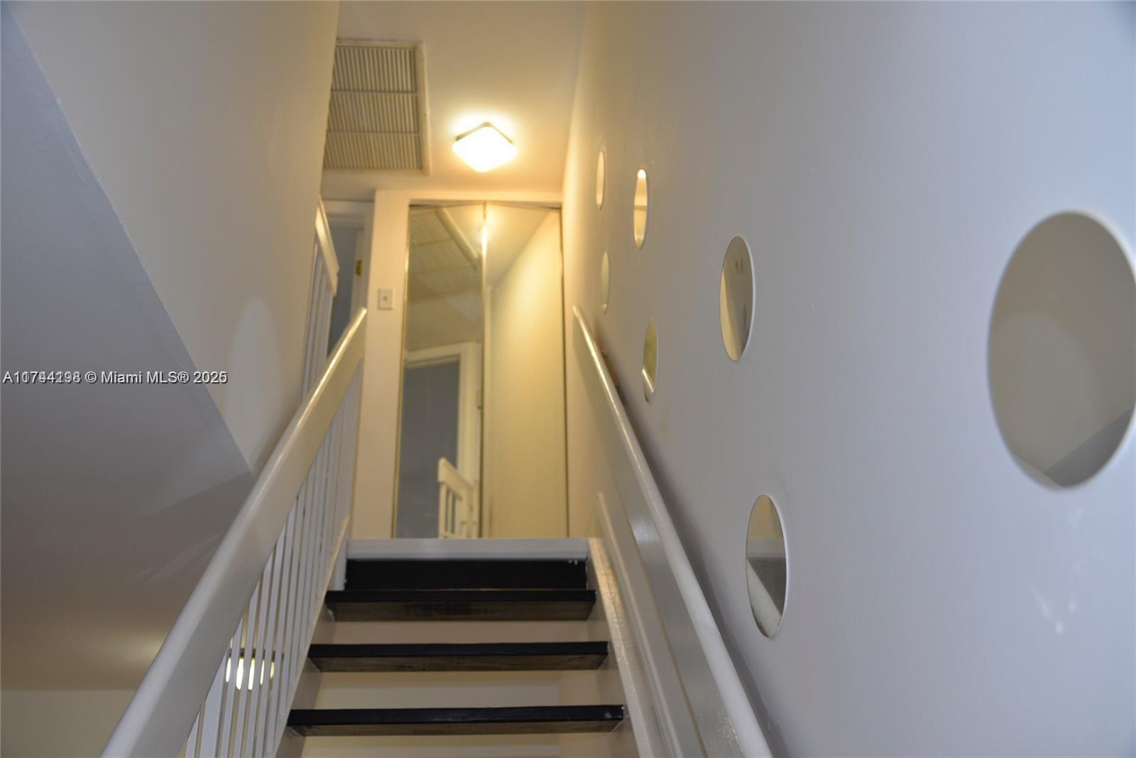 CORAL POINTE TOWNHOMES CO - Residential Lease