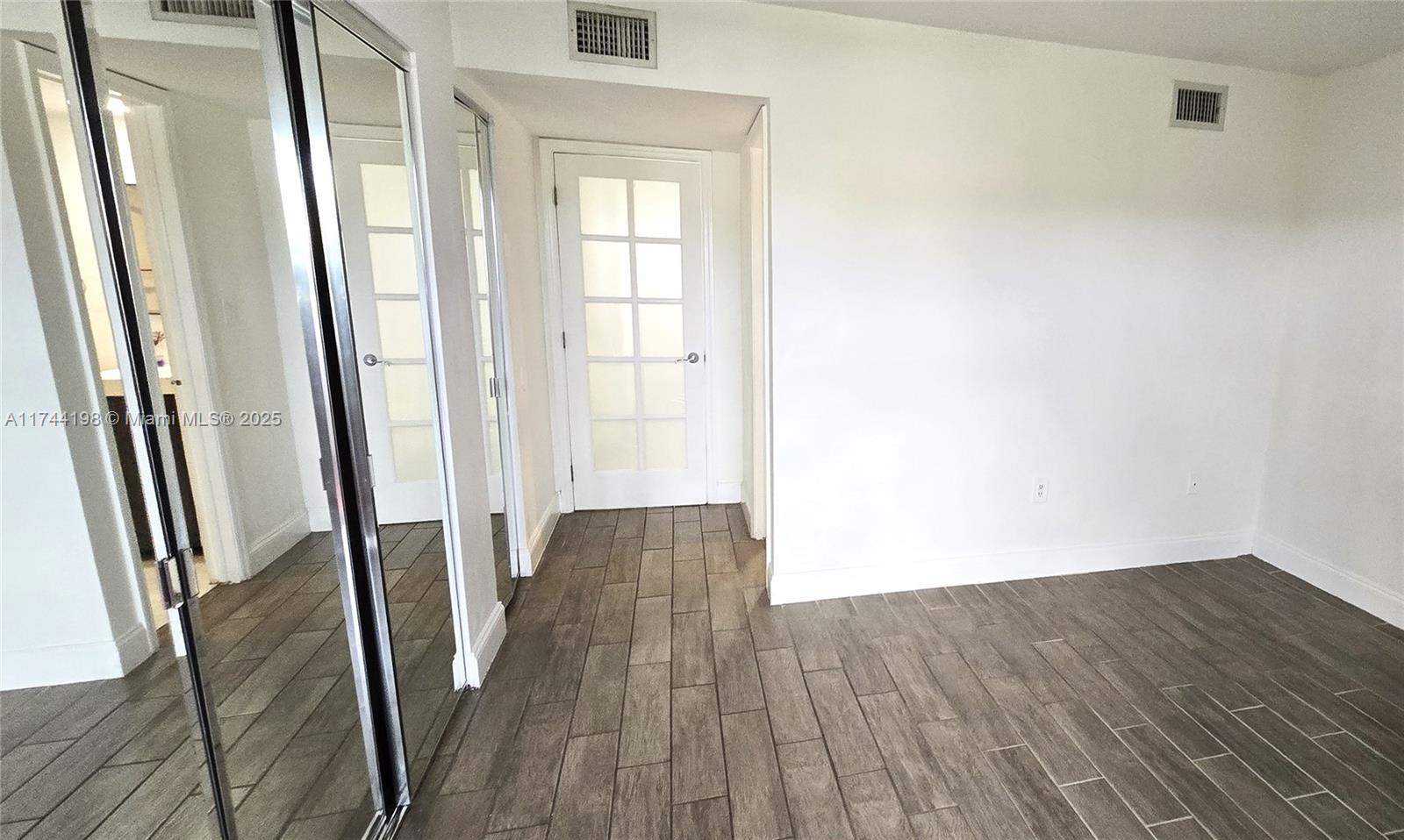 CORAL POINTE TOWNHOMES CO - Residential Lease