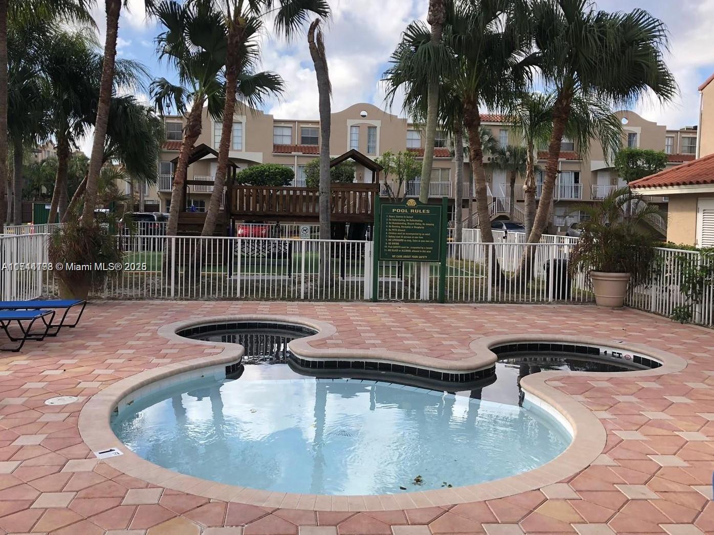 CORAL POINTE TOWNHOMES CO - Residential Lease