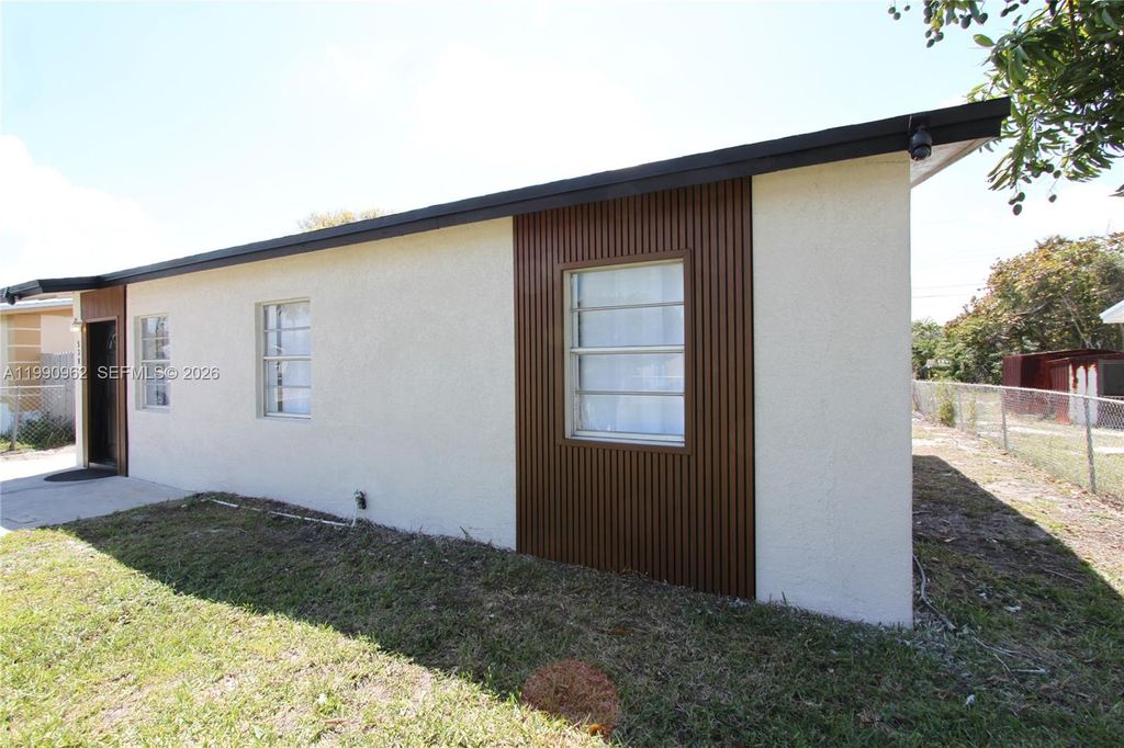 Photo of 530 NW 10th Ave, Boynton Beach, FL 33435 (MLS # A11990962)