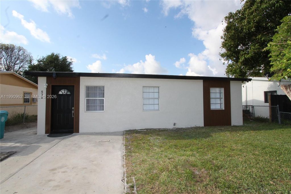 Photo of 530 NW 10th Ave, Boynton Beach, FL 33435 (MLS # A11990962)