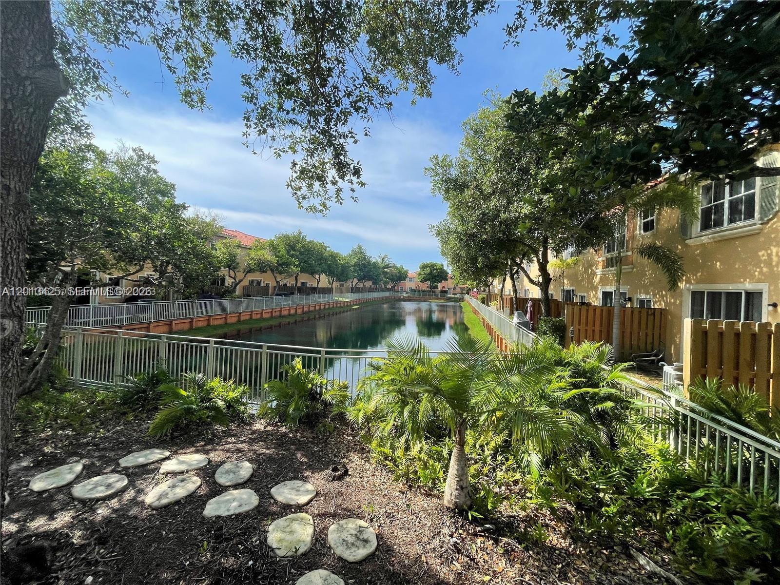 VILLAS AT HARBOR ISLES CO - Residential Lease