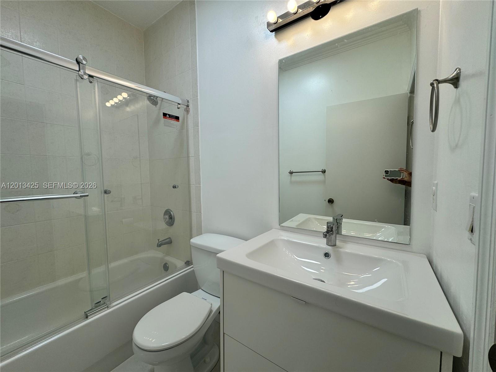 VILLAS AT HARBOR ISLES CO - Residential Lease