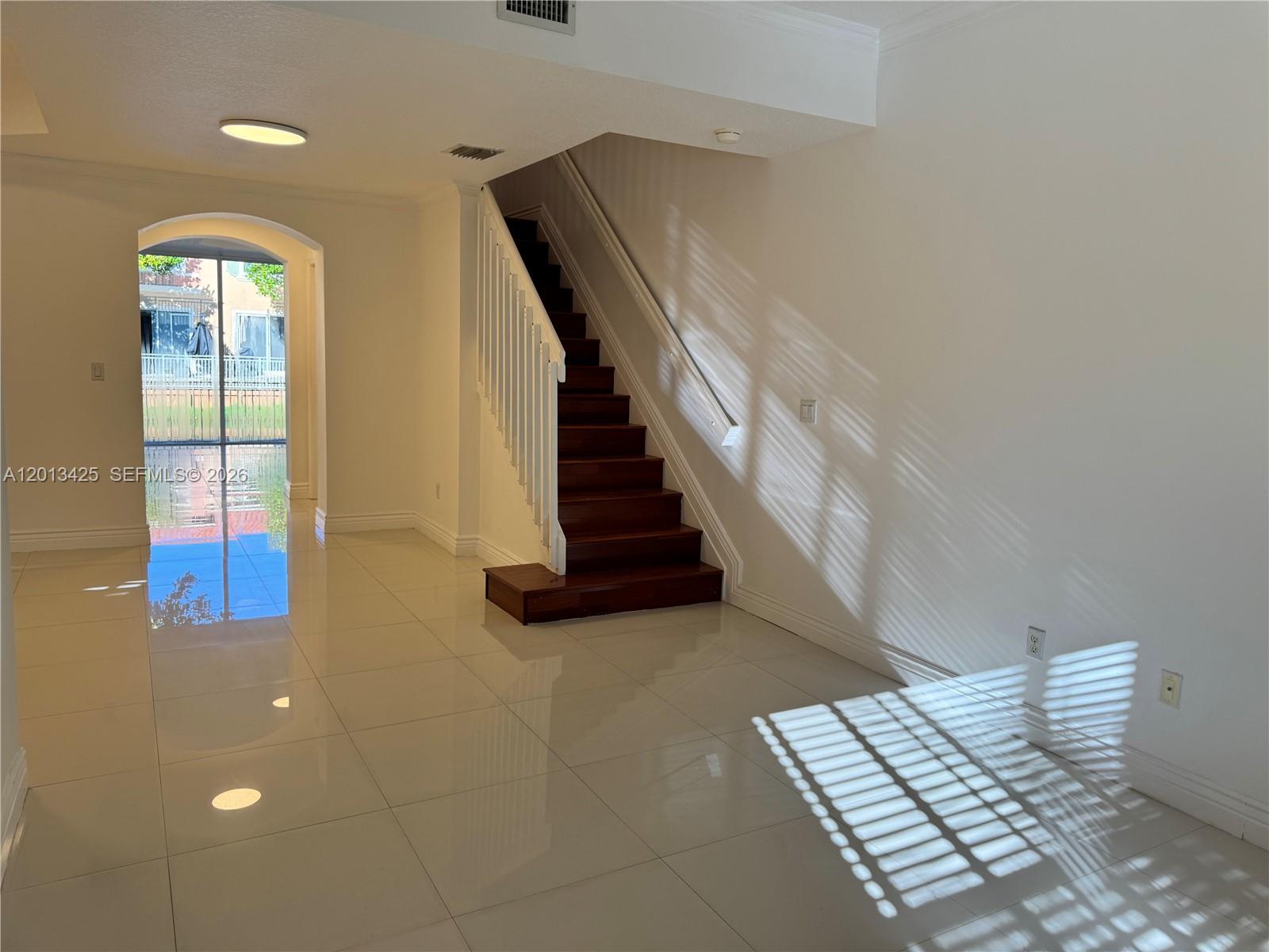VILLAS AT HARBOR ISLES CO - Residential Lease