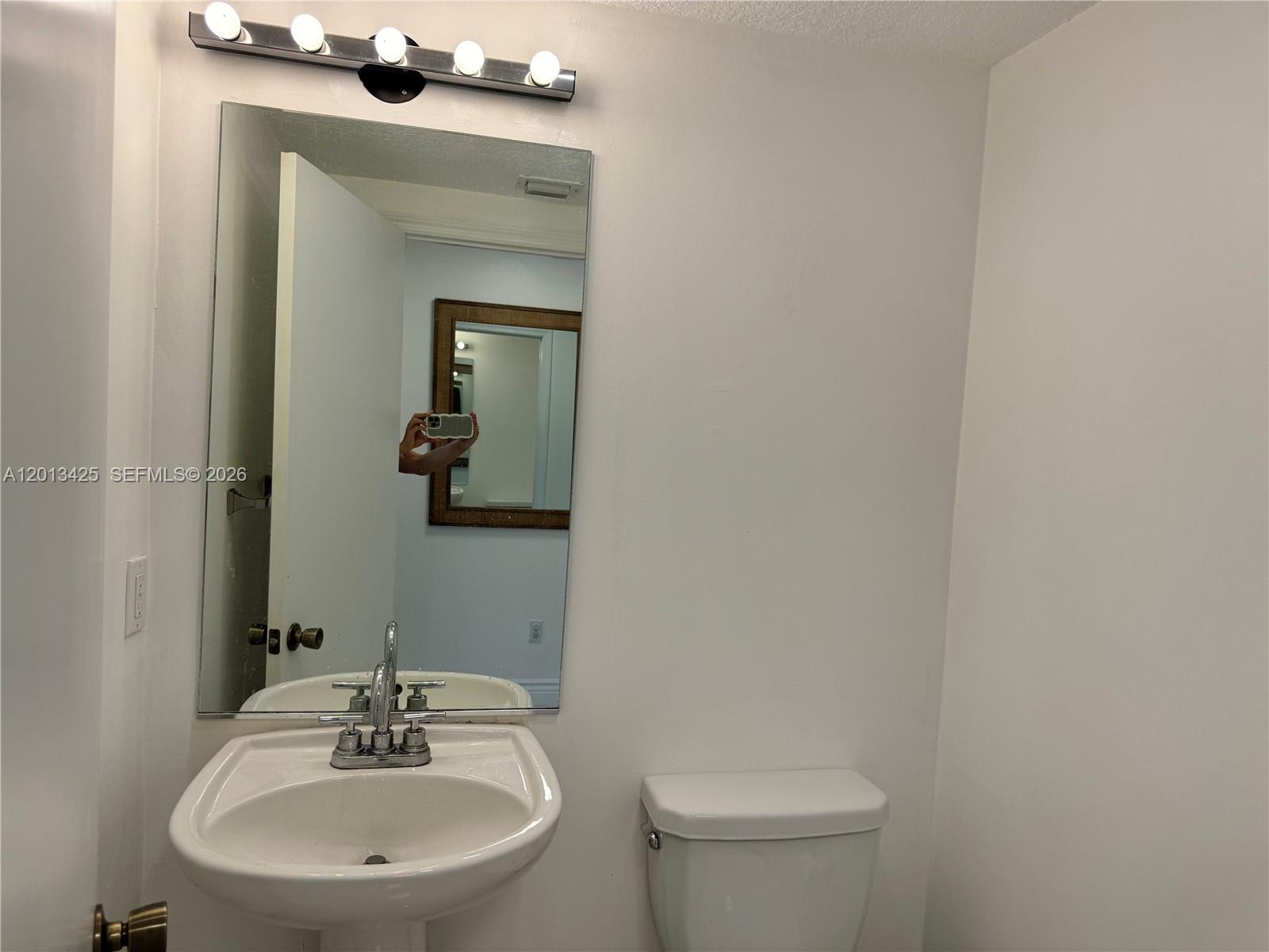 VILLAS AT HARBOR ISLES CO - Residential Lease