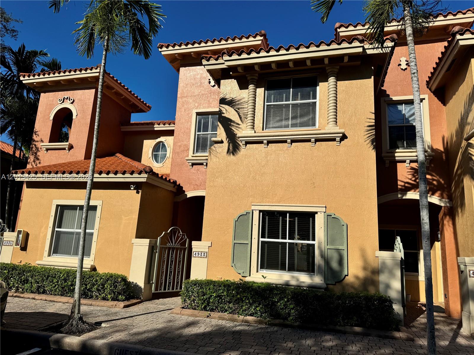 VILLAS AT HARBOR ISLES CO - Residential Lease