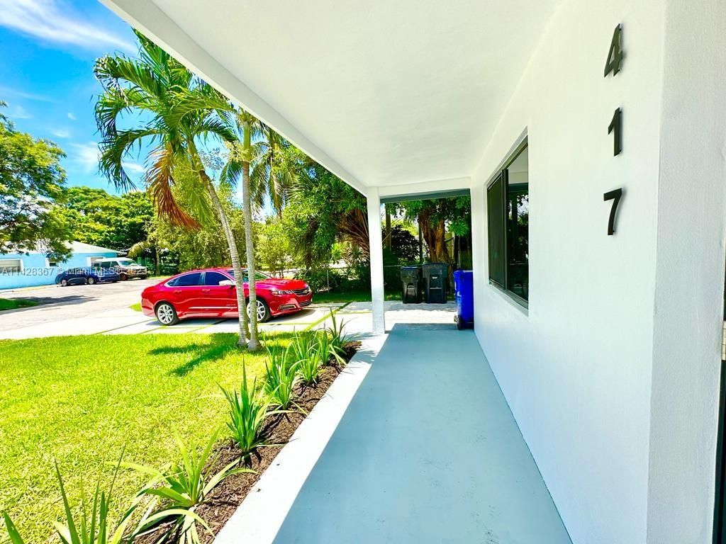 Photo of 417 SW 16th Ct, Fort Lauderdale, FL 33315 (MLS # A11428367)