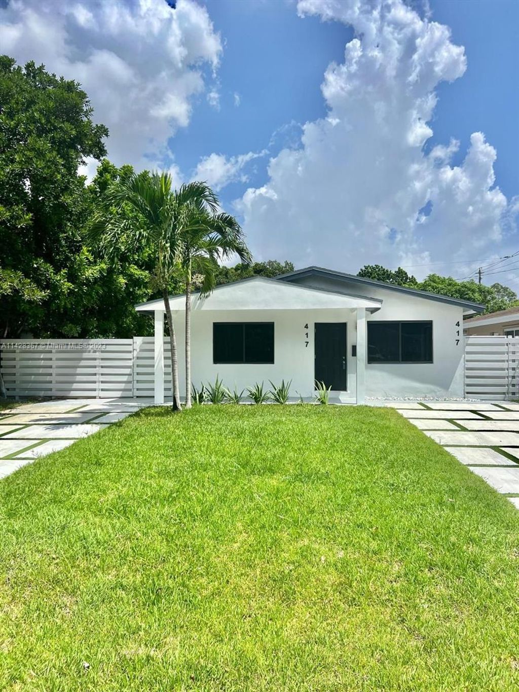 Photo of 417 SW 16th Ct, Fort Lauderdale, FL 33315 (MLS # A11428367)