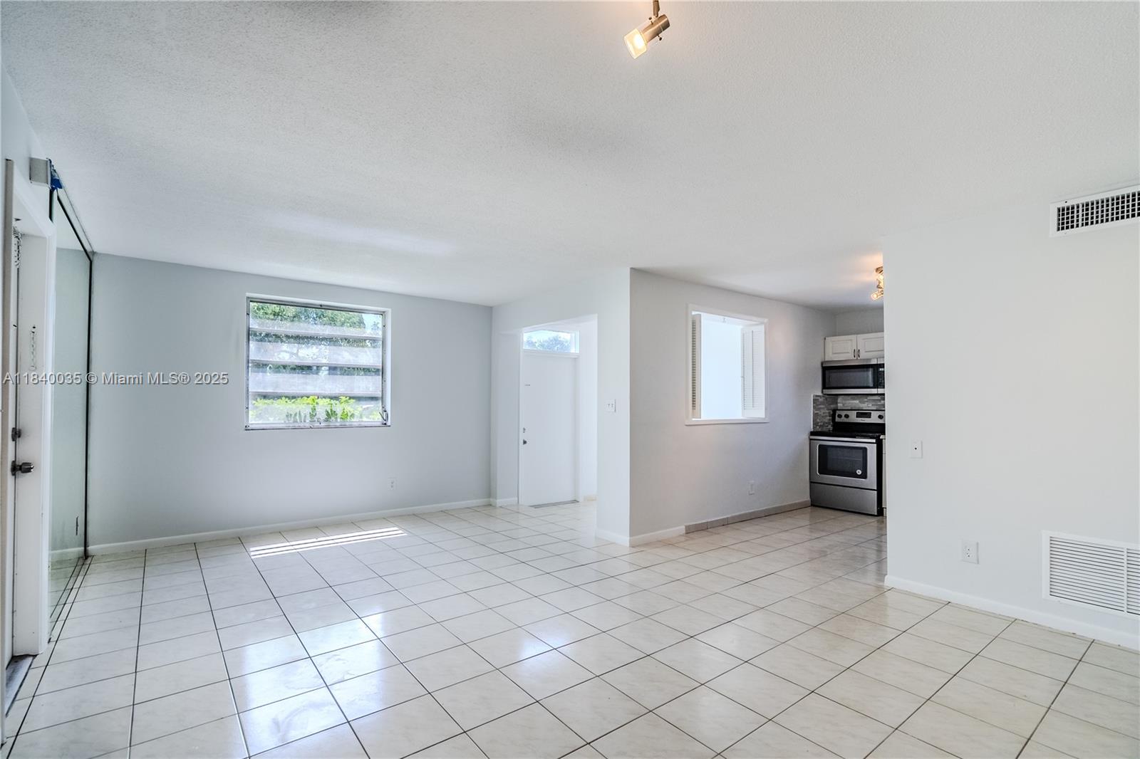 421 NE 1st St 101