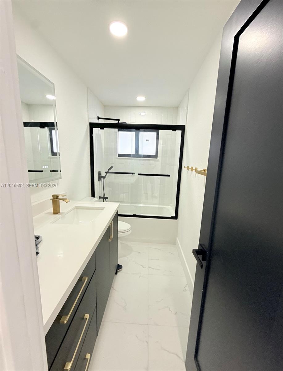 MOODY SHOPPING CENTER - Residential Lease