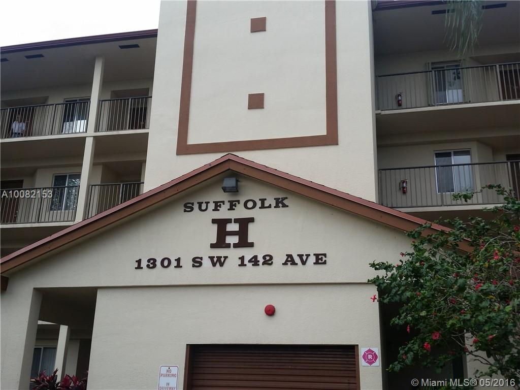 Beautiful and spacious unit, completely upgraded, newer appliances, remodeled kitchen and baths, tile flooring. Many amenities in the community, such as pools, impressive clubhouse, spa, covered pool, theater, movies, golf, and more. Must see. Easy to show.