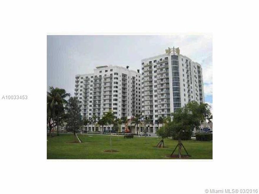 BEAUTIFUL CONDO LOCATED IN THE CENTER OF HOLLYWOOD FL, NEAR BEST RESTURANTS AND SHOPPING, APARTMENT 1 BED 1 BATHROOM EQUIPPED KITCHEN, 1 PARKING STALL. POOL ON THE 15TH FLOOR, GYM, SAUNA, SALON FLIM, SALON INTERNET, SATELLITE TV, 24 HOUR VALET PARKING, SAFETY BUILDING, EXCELLENT AS INVERSION.