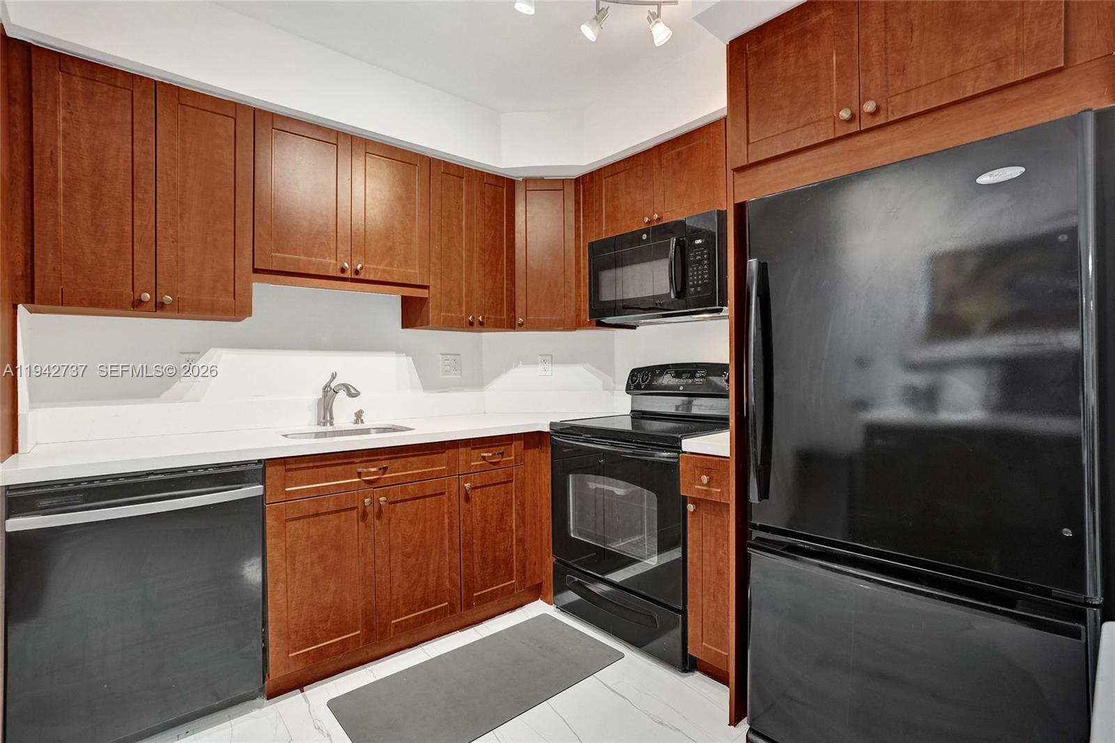 ARLEN HOUSE CONDO - Residential