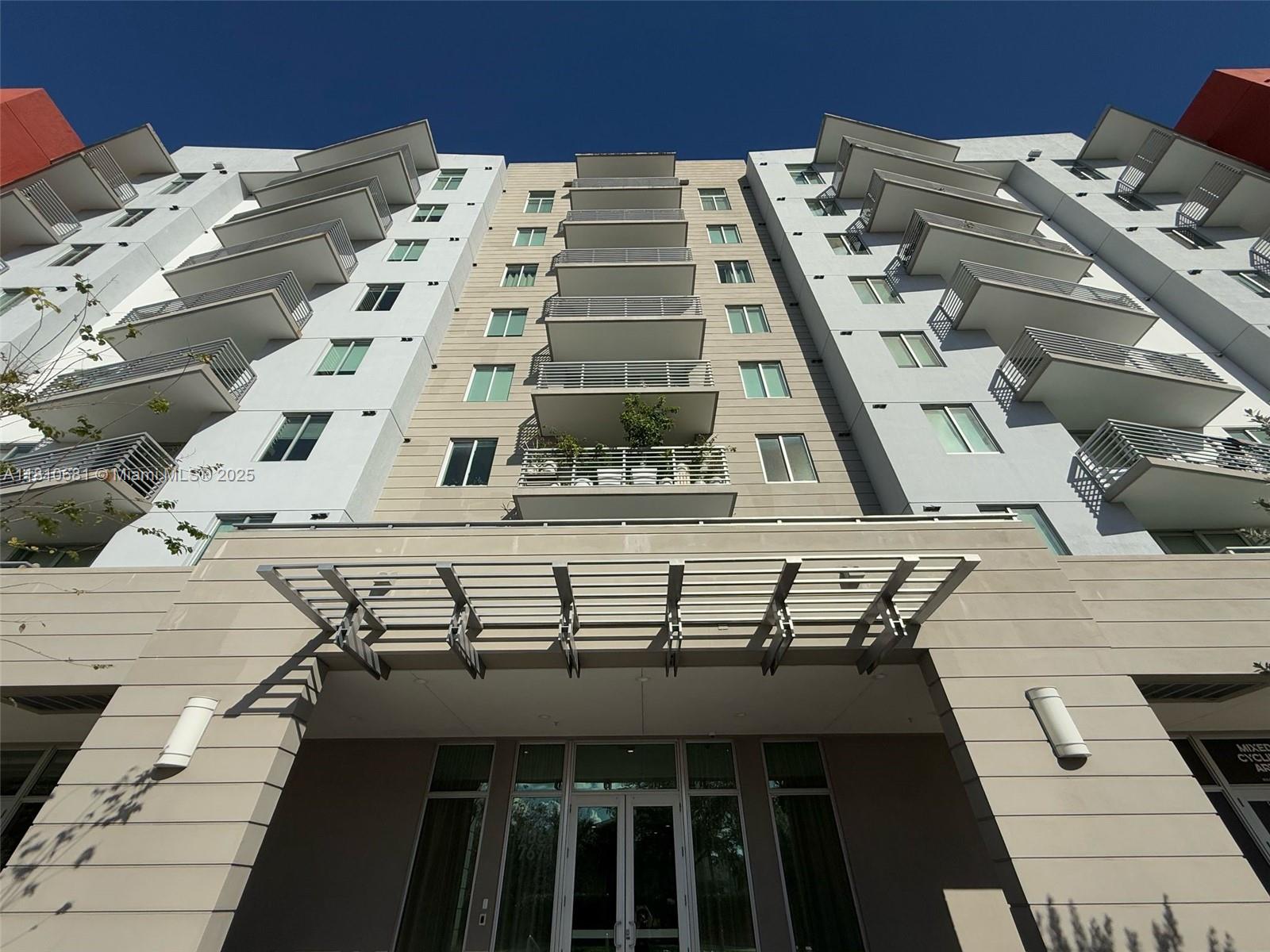 7661 Nw 107th Ave 401, Doral, Miami-Dade County, Florida - 3 Bedrooms  
3 Bathrooms - 