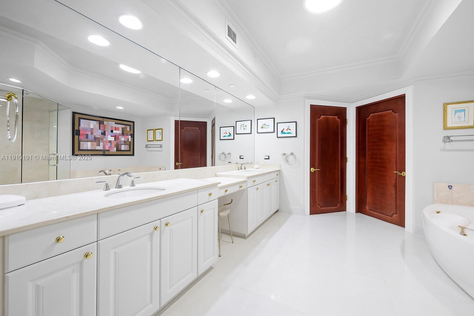 THE PENINSULA CONDO - Residential