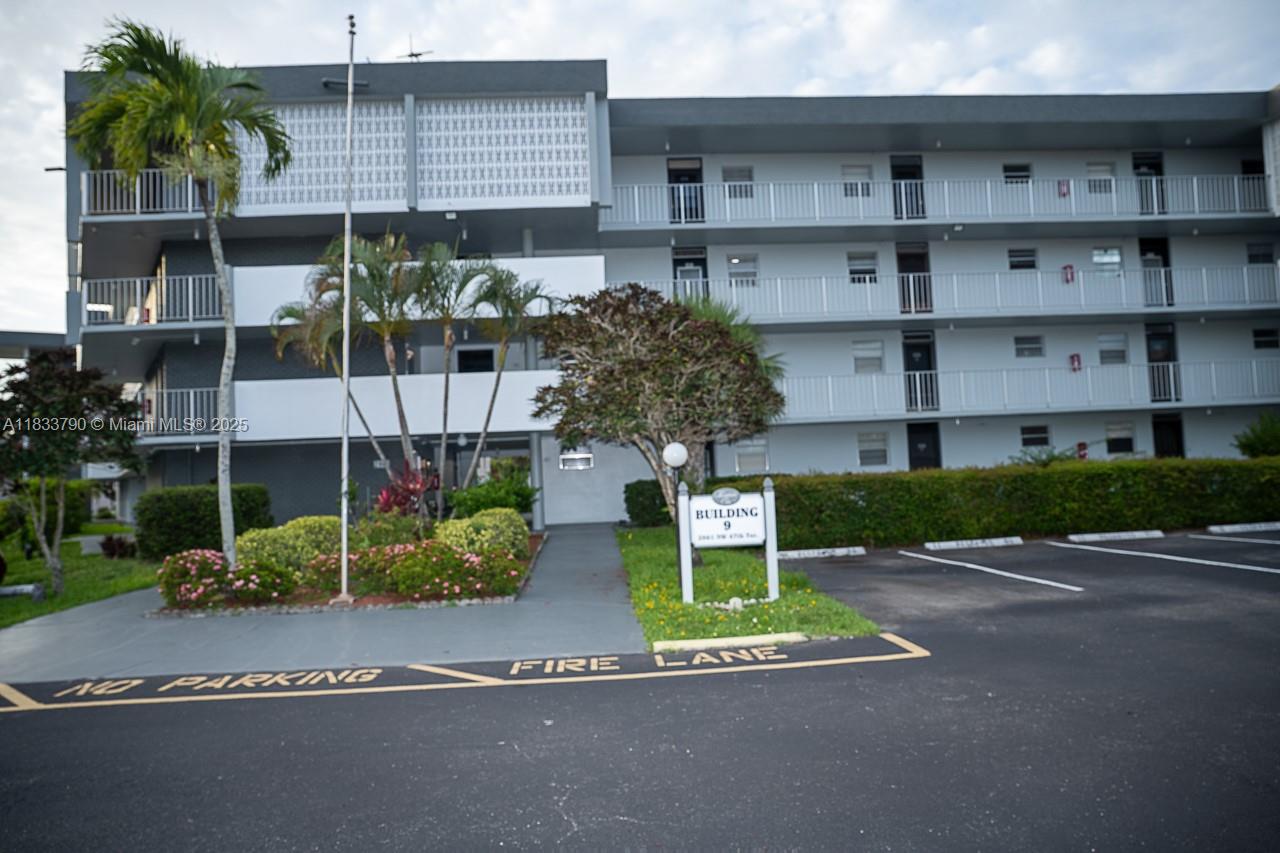LAUDERDALE OAKS CONDO 7 - Residential Lease