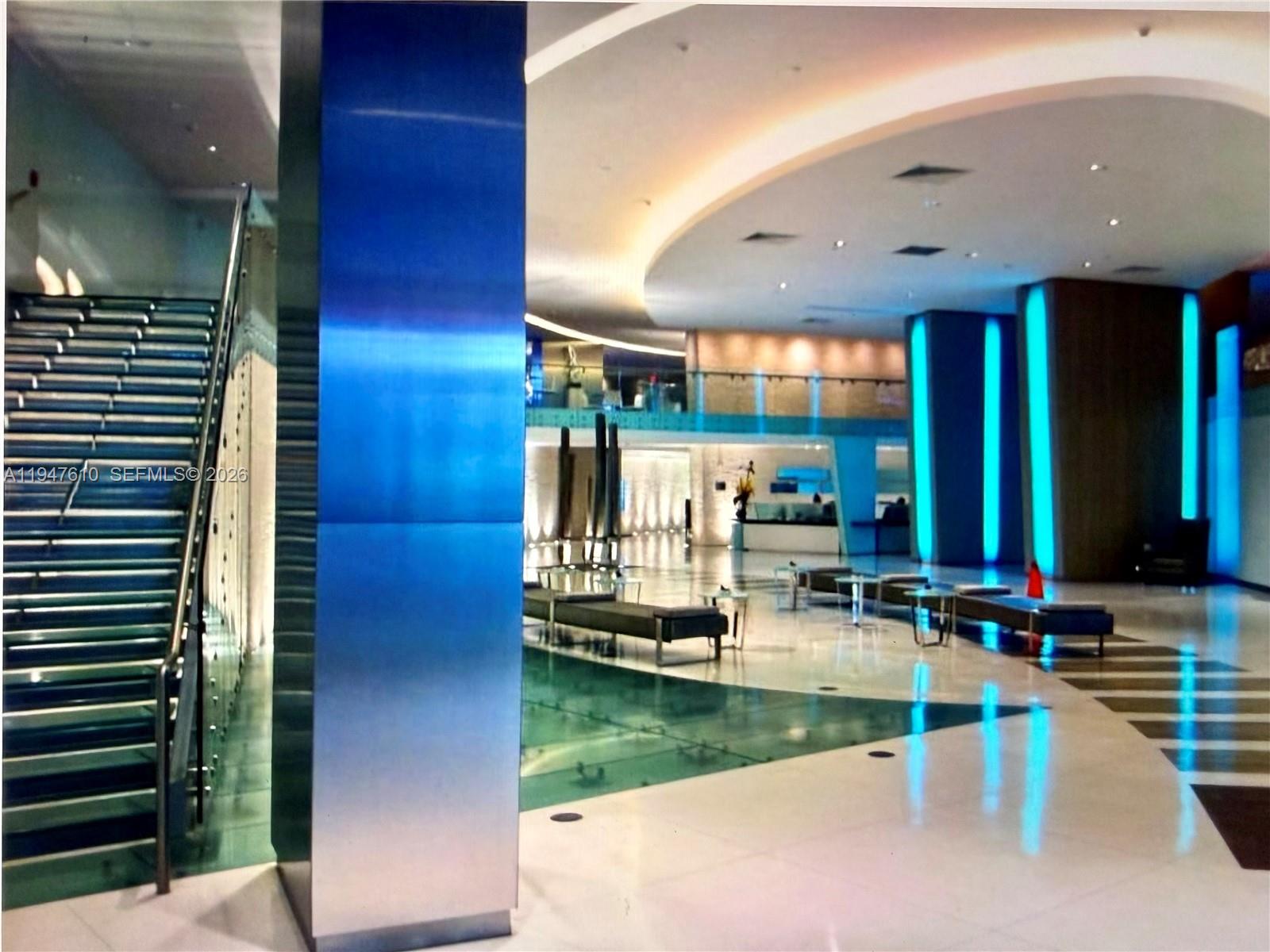 MINT CONDO - Residential