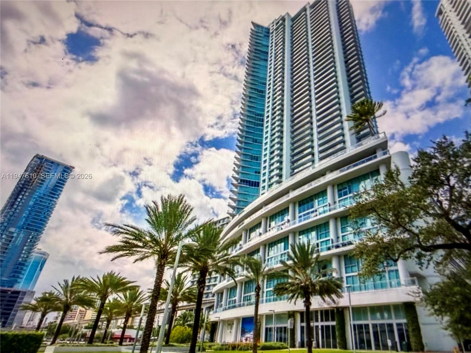 MINT CONDO - Residential