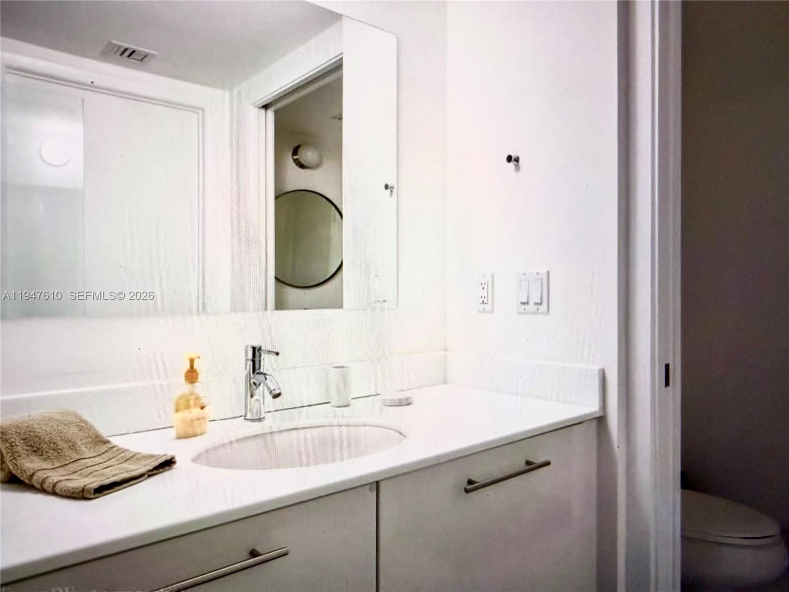 MINT CONDO - Residential