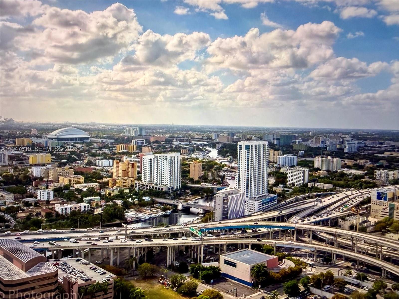 MINT CONDO - Residential