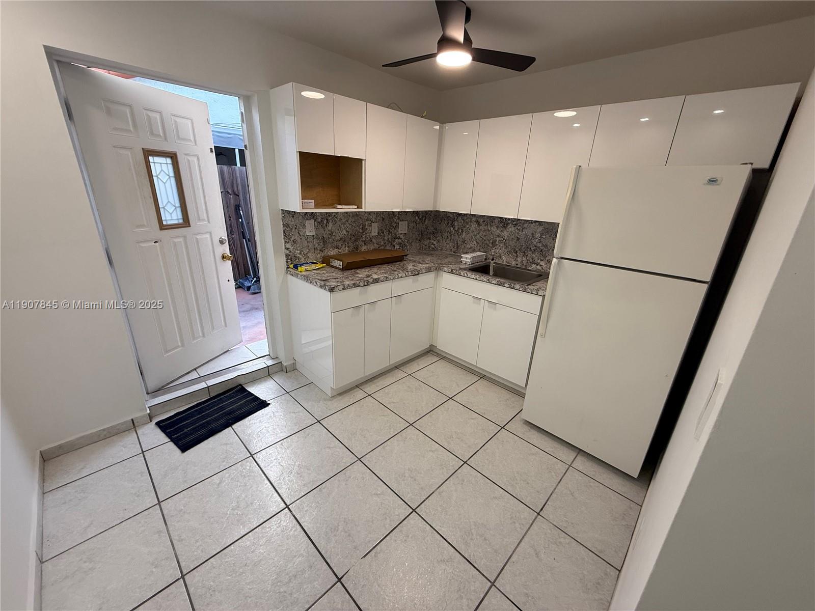 WESTWIND LAKES SEC 1 - Residential Lease