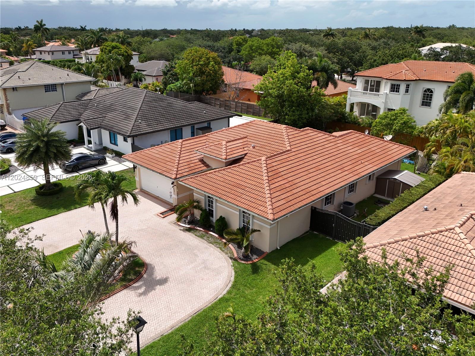ROYAL LAKE ESTATES - Residential