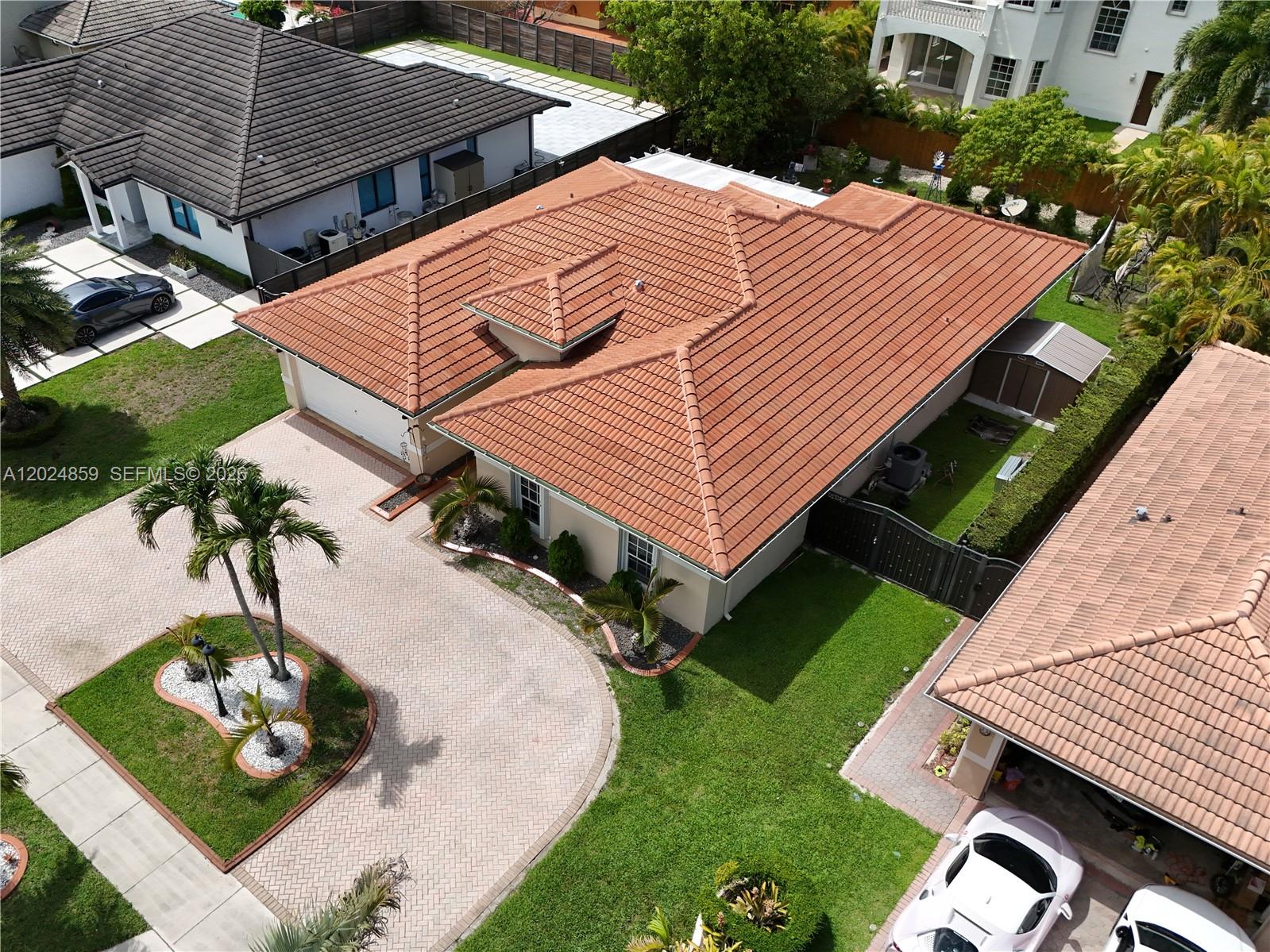 ROYAL LAKE ESTATES - Residential
