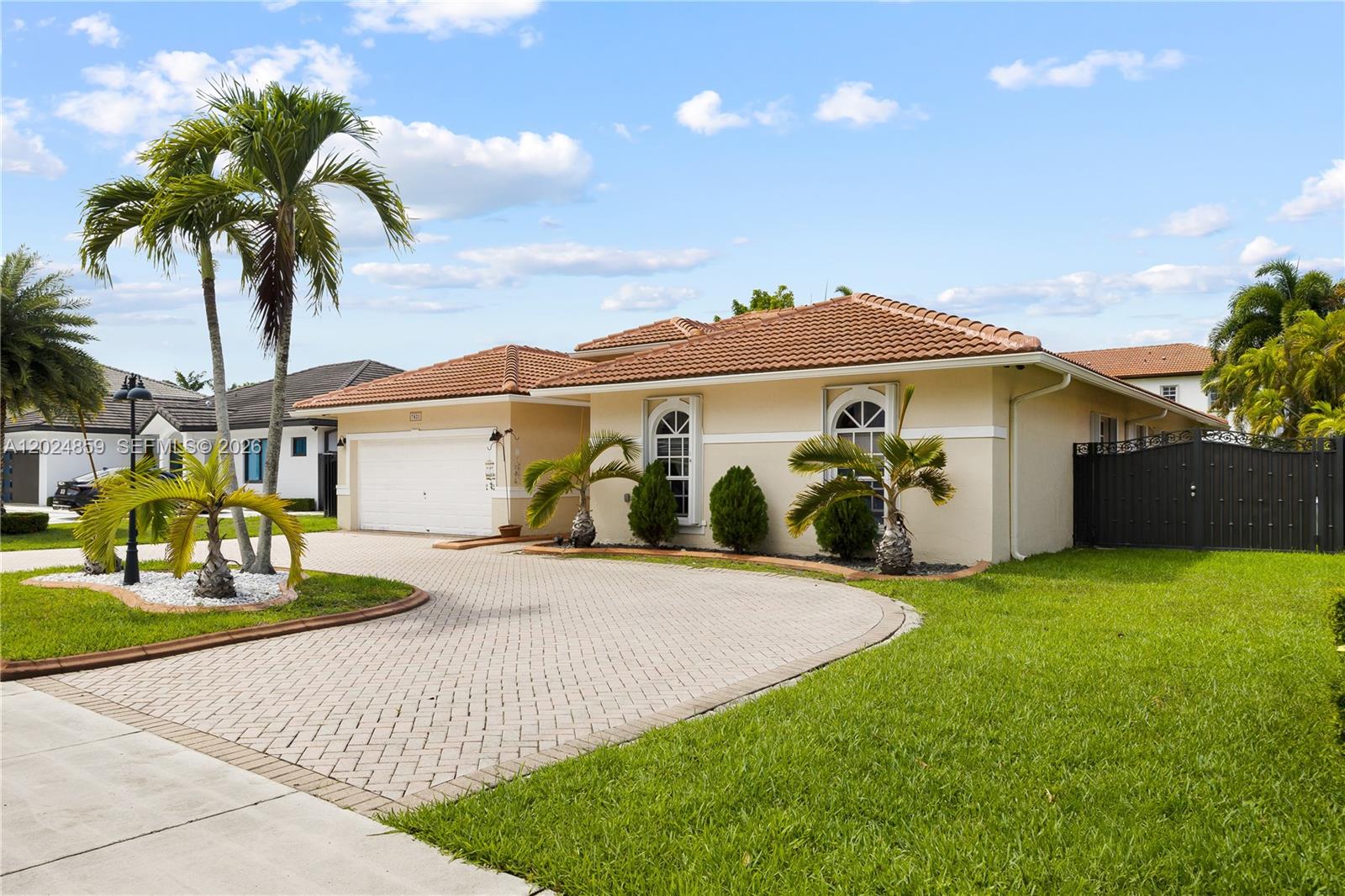 ROYAL LAKE ESTATES - Residential