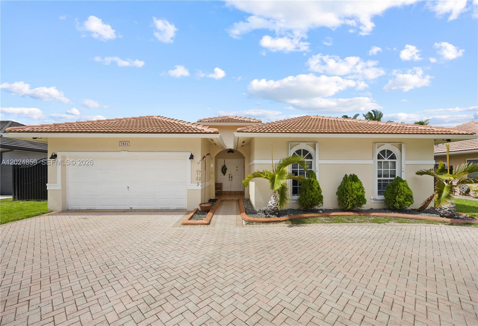 ROYAL LAKE ESTATES - Residential