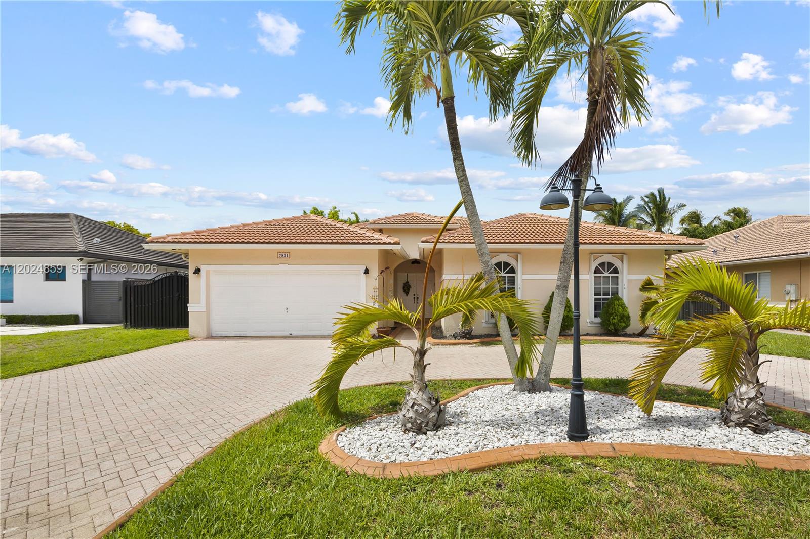 ROYAL LAKE ESTATES - Residential