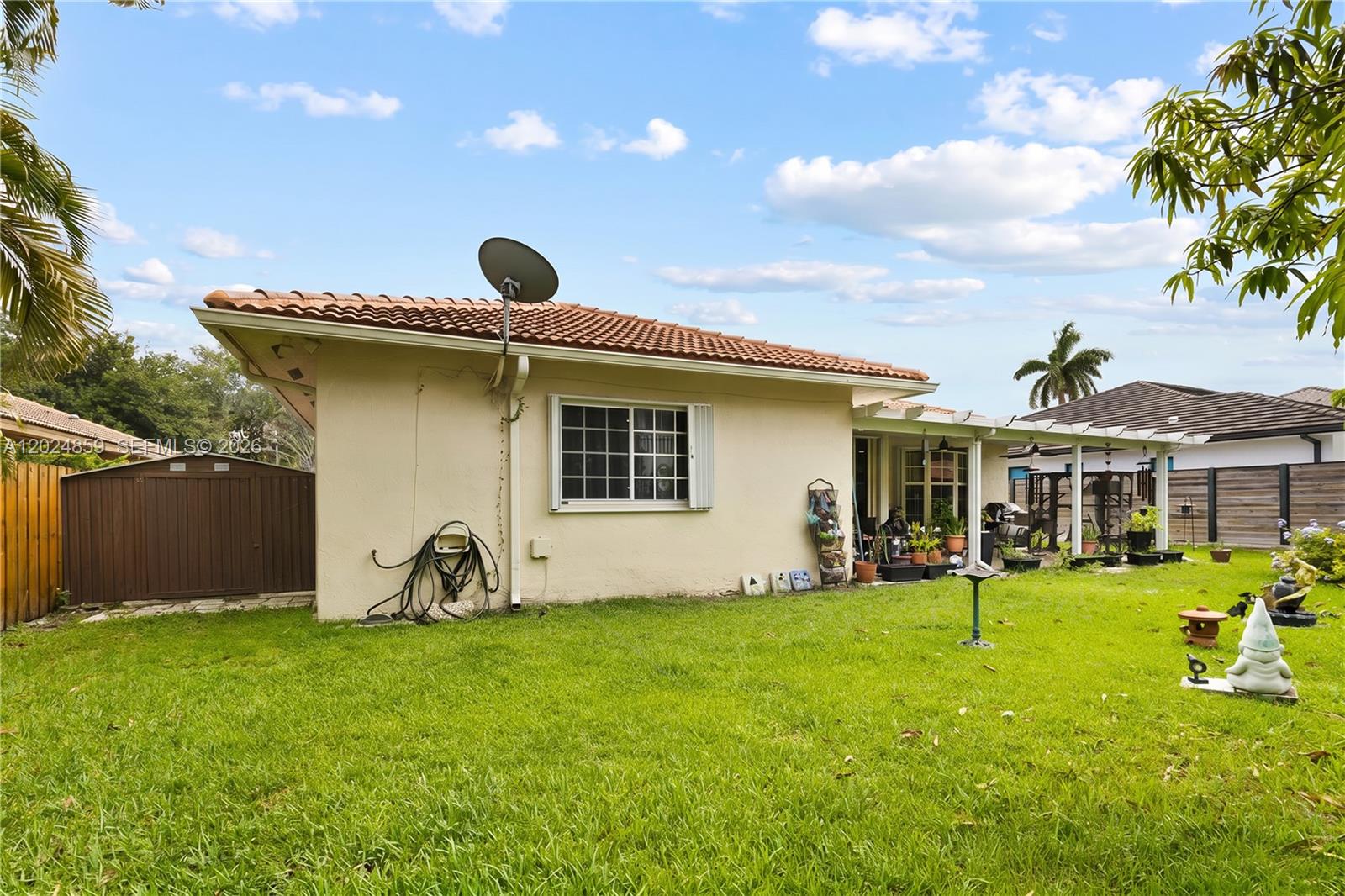 ROYAL LAKE ESTATES - Residential
