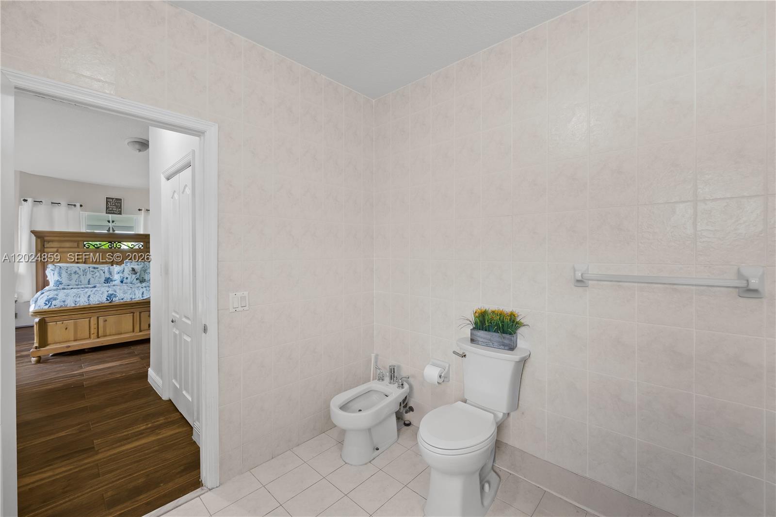 ROYAL LAKE ESTATES - Residential