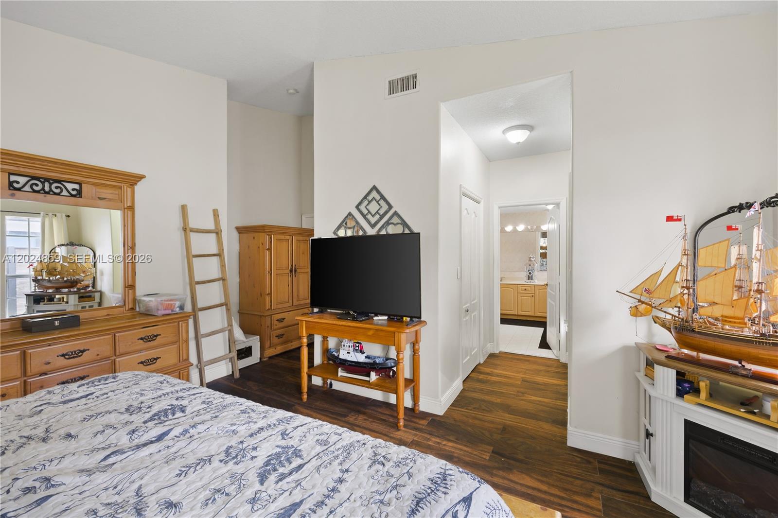 ROYAL LAKE ESTATES - Residential
