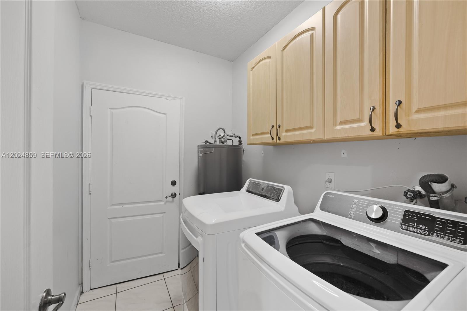 ROYAL LAKE ESTATES - Residential