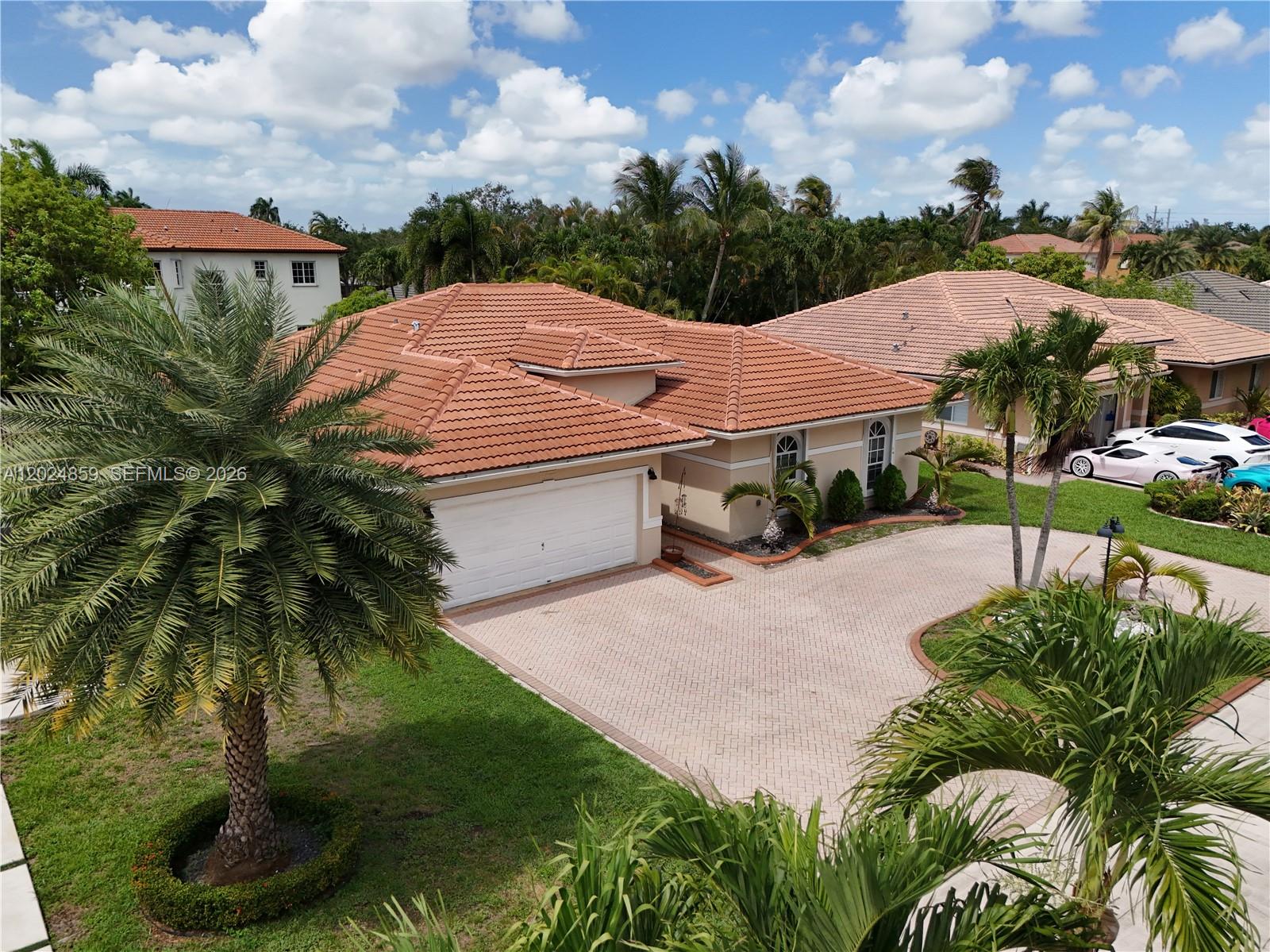 ROYAL LAKE ESTATES - Residential