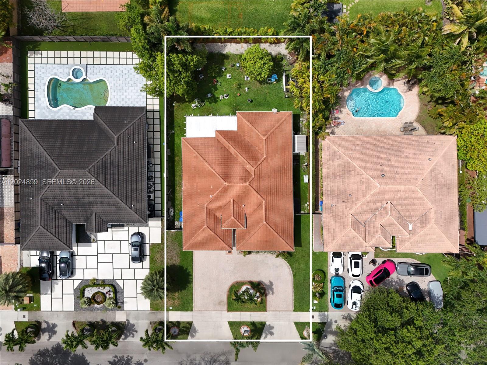 ROYAL LAKE ESTATES - Residential