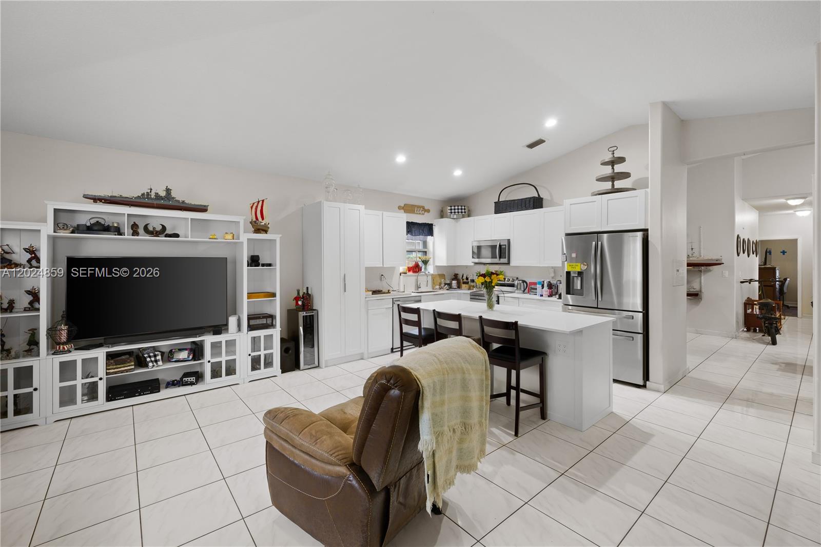 ROYAL LAKE ESTATES - Residential