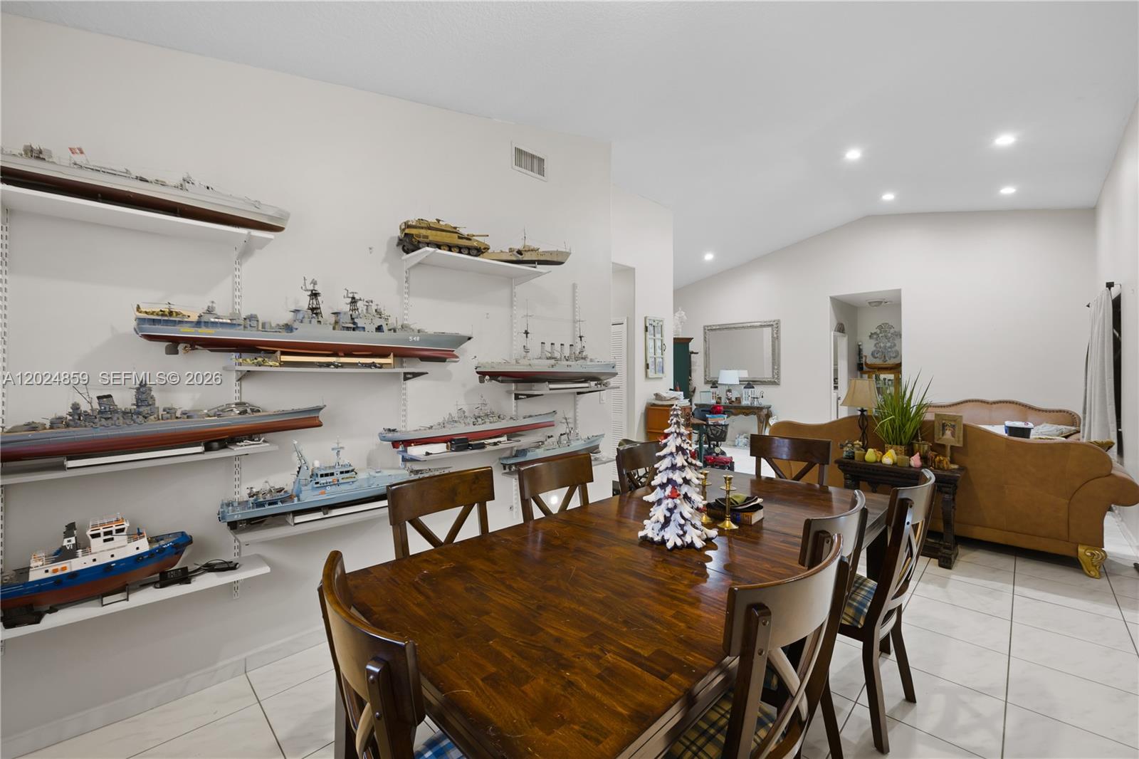 ROYAL LAKE ESTATES - Residential