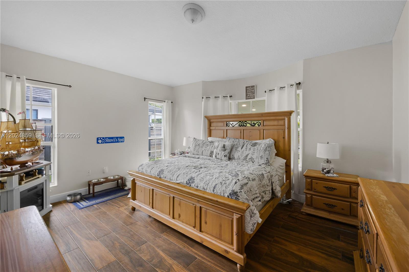 ROYAL LAKE ESTATES - Residential